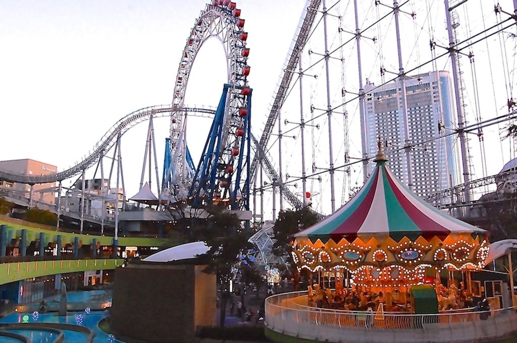 Tokyo Dome Attractions, an urban amusement park by 中澤みどり(Midori Nakazawa) 