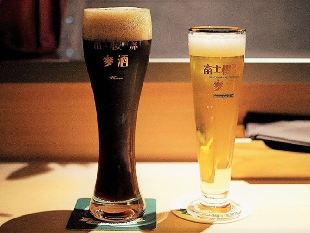The proud Fujizakura beer with a taste born from the natural water of Mt. Fuji and high German technique.(Midori Nakazawa )